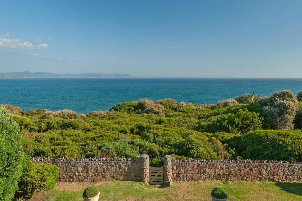 Wild Waters At Kraal Rock On The Cliffs In Hermanus Villa Exteriör bild